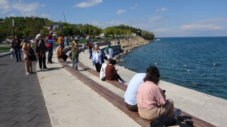 Van Gölü sahilleri İranlı turistlerle doldu taştı