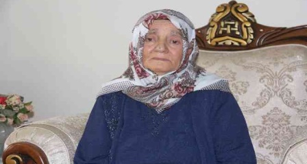Yangından komşuları tarafından kurtarılan yaşlı çift evsiz kaldı