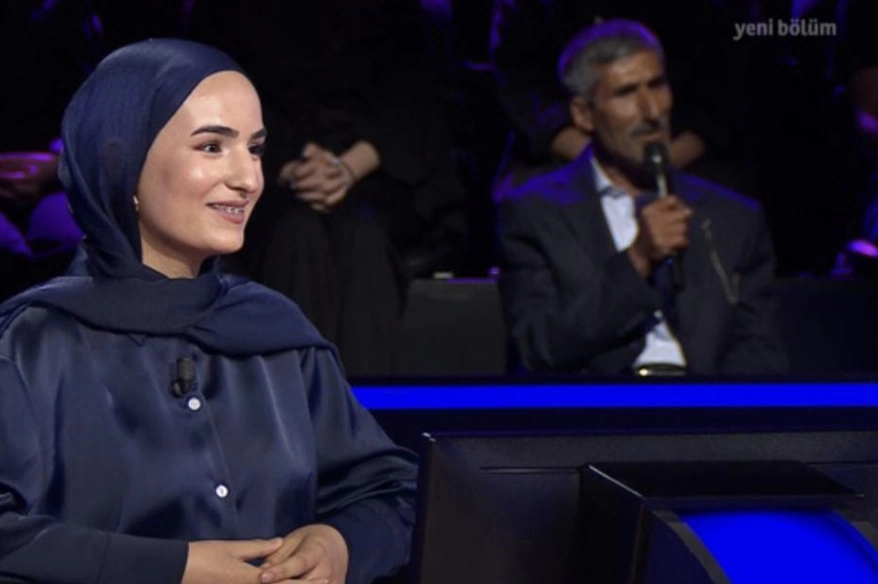 YKS çıkışında babasının çiçekle karşıladığı Çimen, 